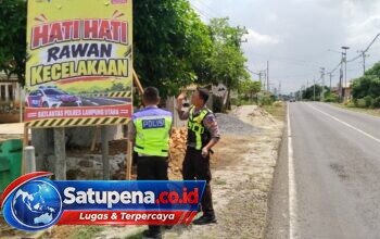 Operasi Patuh Krakatau 2026, Polres Lampung Utara Edukasi Pengguna Jalan Dengan Pasang Banner Imbauan Keselamatan di Jalinsum