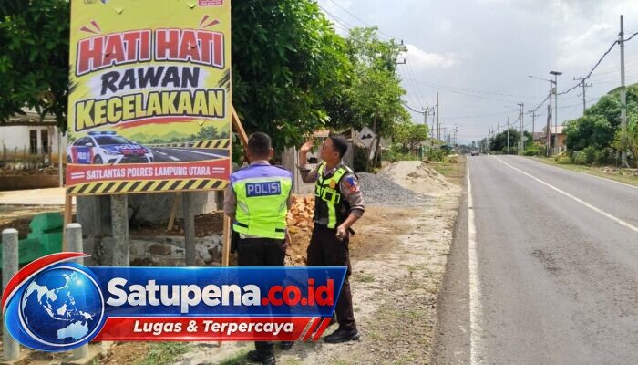 Operasi Patuh Krakatau 2026, Polres Lampung Utara Edukasi Pengguna Jalan Dengan Pasang Banner Imbauan Keselamatan di Jalinsum
